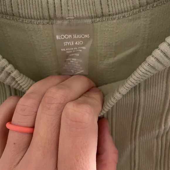 Green Ribbed Sleeveless Top - Picture 2 of 2